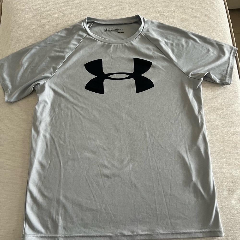 Under Armour Boys Athletic T-Shirt Short Sleeve Size Youth XL 100% Polyester